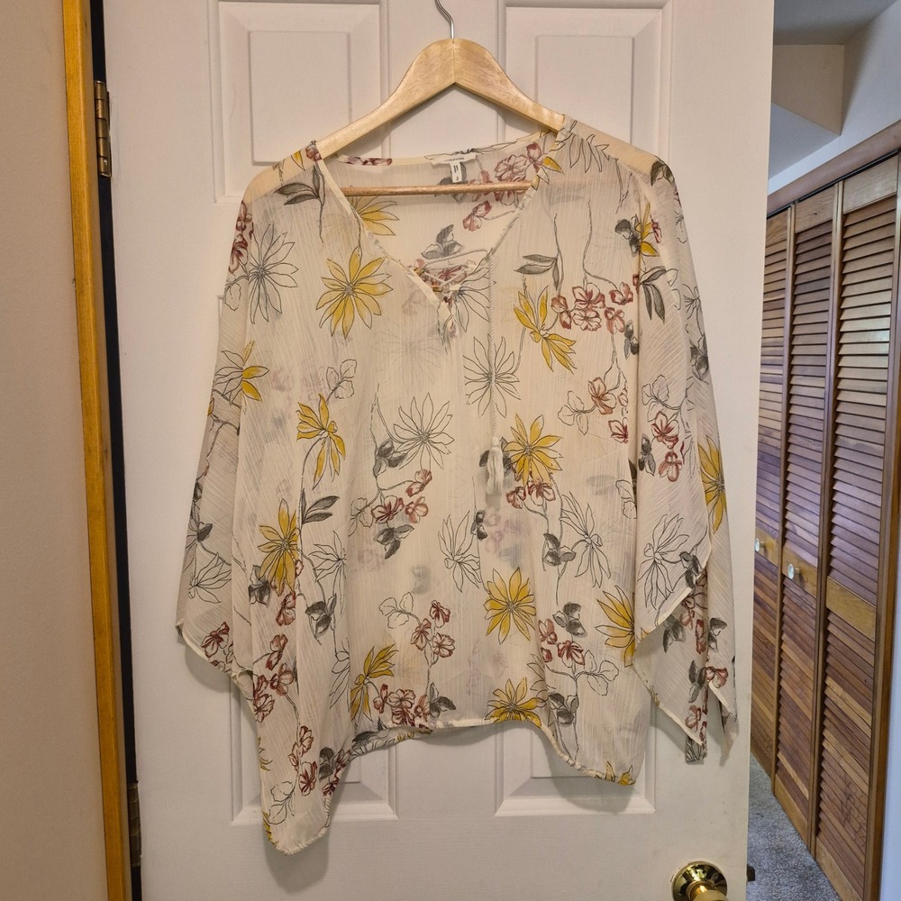Maurices Women Size 2 Cream‎ Yellow Floral Boho Chiffon Kimono Sleeve Tassel Top